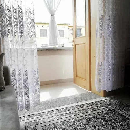 Romance تيرانا